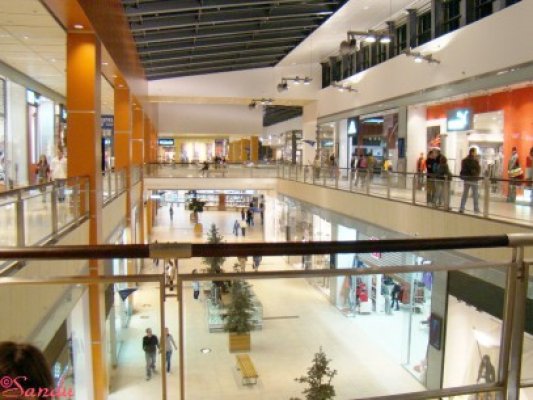 1 Mai prin shopping şi distracţie la City Park Mall